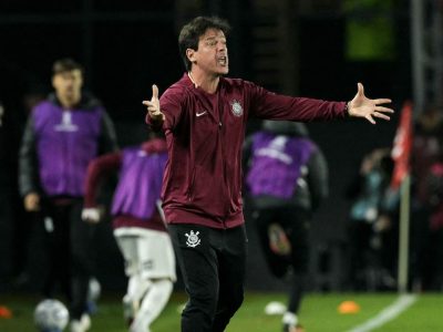 Diniz elogia desempenho do Corinthians e comenta sobre convocação de jogadores para a seleção: ‘Não me surpreendeu’