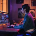 Philips lança monitor gamer EVNIA 34M2C8600P com QD-OLED e 280Hz