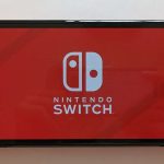Nintendo mantém jogos em mídia física no Switch 2, contrariando a Sony
