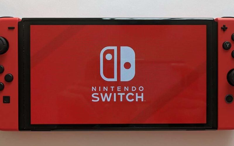Nintendo mantém jogos em mídia física no Switch 2, contrariando a Sony