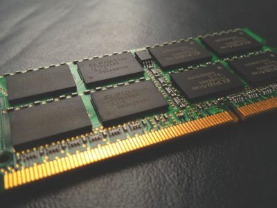 Gambiarra transforma memória DDR5 de notebook em desktop de até 7.800 MT/s