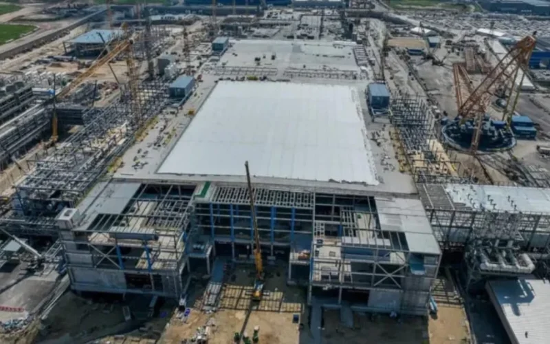 Explosão em fábrica da Intel pode afetar fornecimento de Xeon até 2027