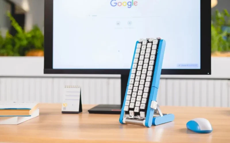 Teclado estilo esteira do Google Japão com teclas móveis em destaque